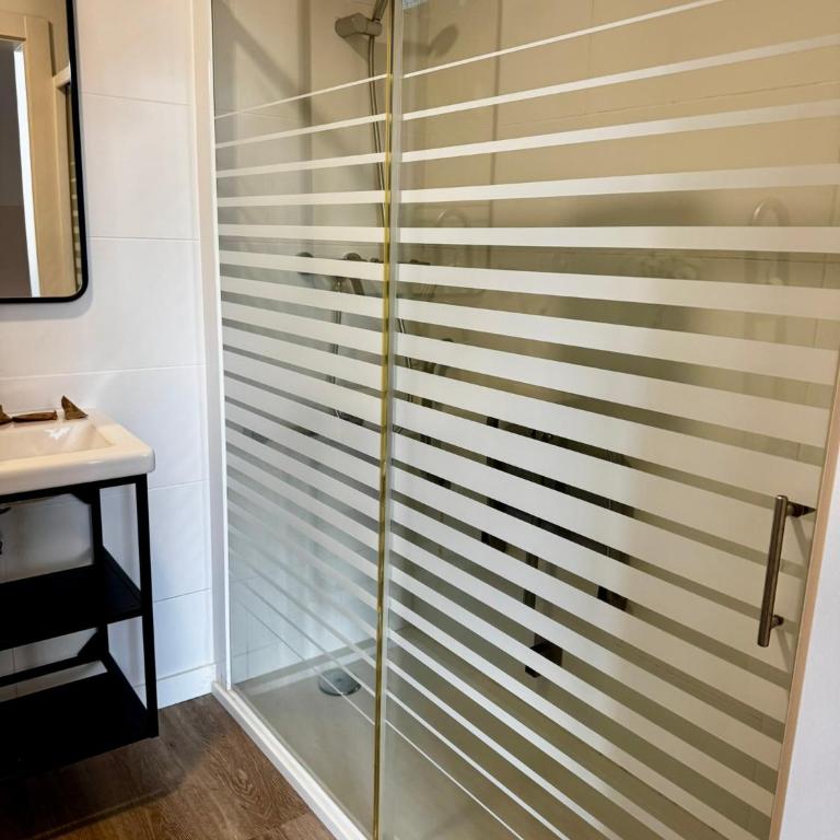 Hostalin Barcelona Gran Via - Double or Twin Room with Balcony - 12