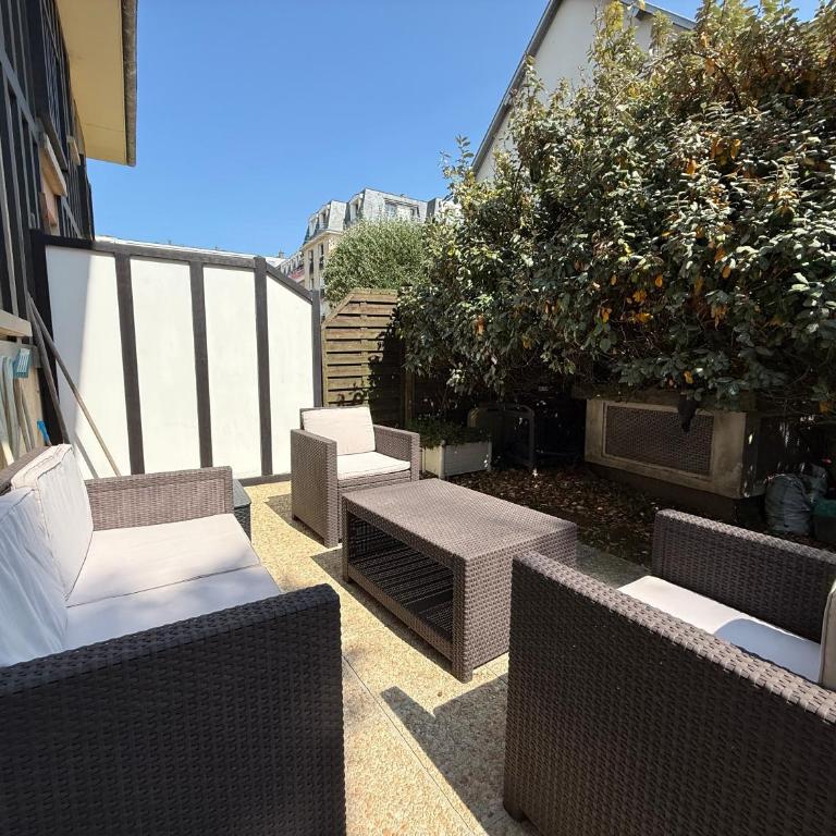 Charmant T2 à 2 min de la mer, avec Jardin Privé et clôturé, Parking, à proximité du Centre-Ville - One-Bedroom Apartment - 2