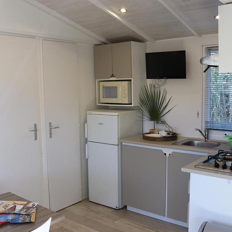 Camping Mas De Pierredon - Mobil-Home azur 4 - 7