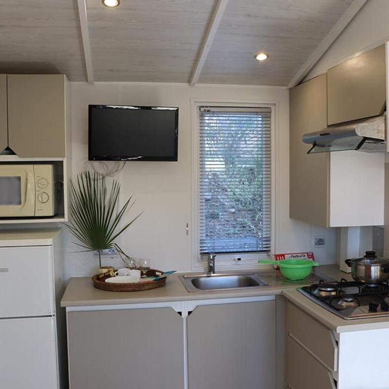 Camping Mas De Pierredon - Mobil-Home azur 4 - 10