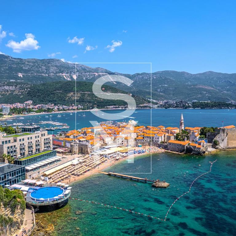 Status-M Apartments WOW - Studio Apartment with King Bed - 1