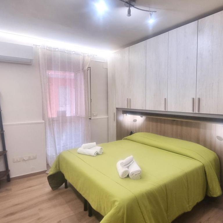 La Rosa House - Double or Twin Room with Private Bathroom - 2
