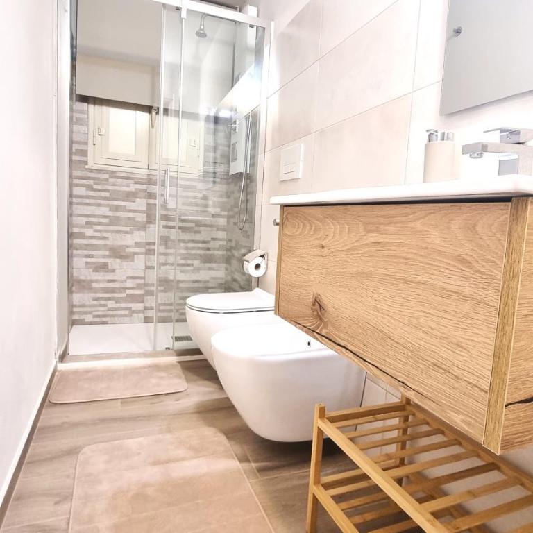La Rosa House - Double or Twin Room with Private Bathroom - 8