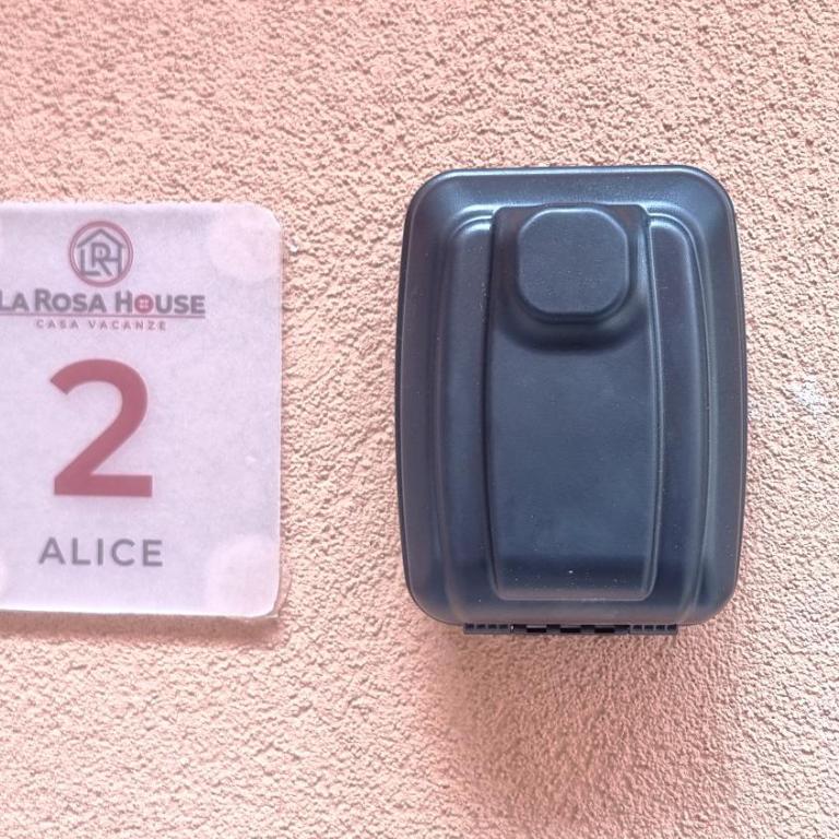 La Rosa House - Double or Twin Room with Private Bathroom - 14