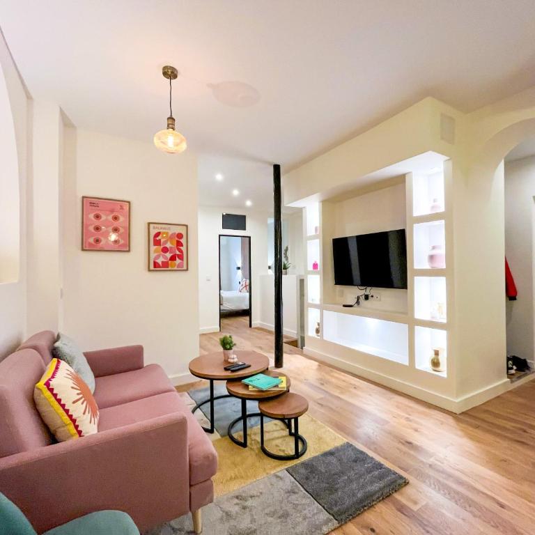 UrbanFlat 224 - Prestige Parisian Central 5 Bedroom Apartment - Apartment - 1