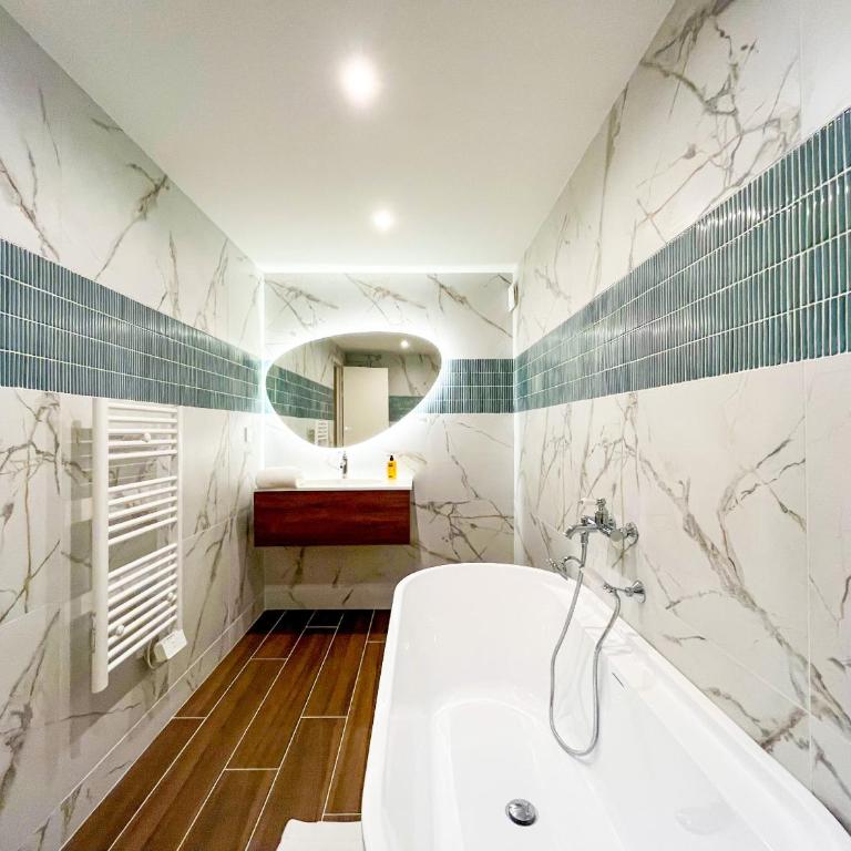 UrbanFlat 224 - Prestige Parisian Central 5 Bedroom Apartment - Apartment - 18