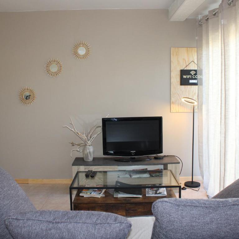 Maison au calme avec jardin et piscine - Maison 4 Chambres - 38