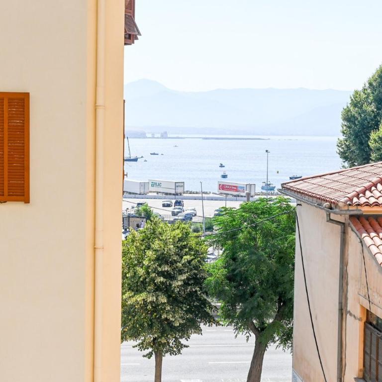 Alba - Central Glimpse of the sea Sea nearby - Appartement 3 Chambres - 11