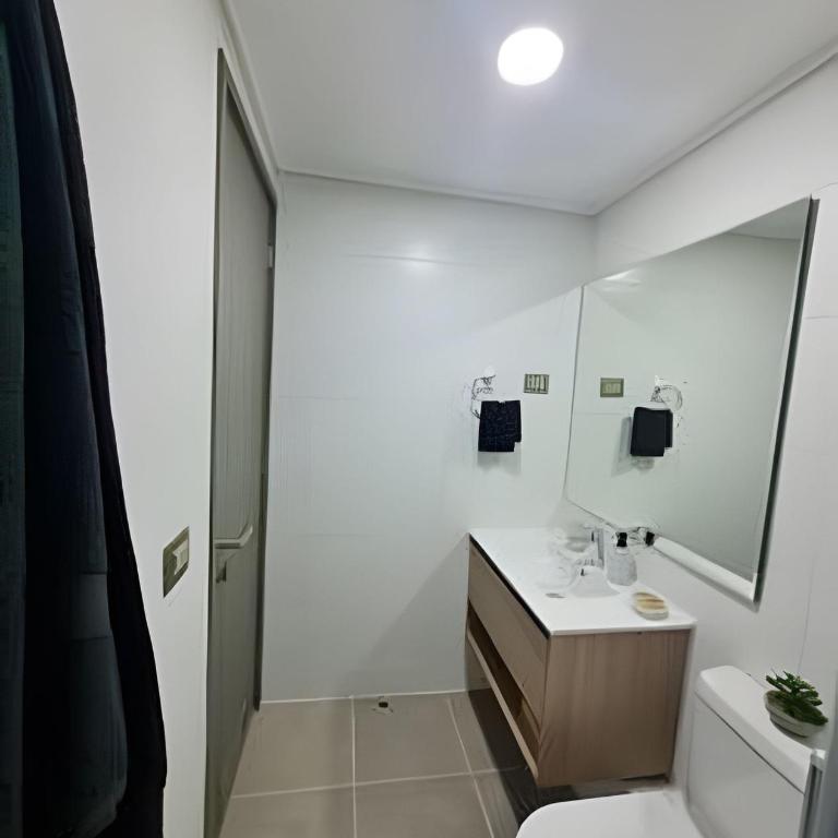 Depto. nuevo en condominio, estacionamiento y wifi - Apartamento de 1 dormitorio - 3