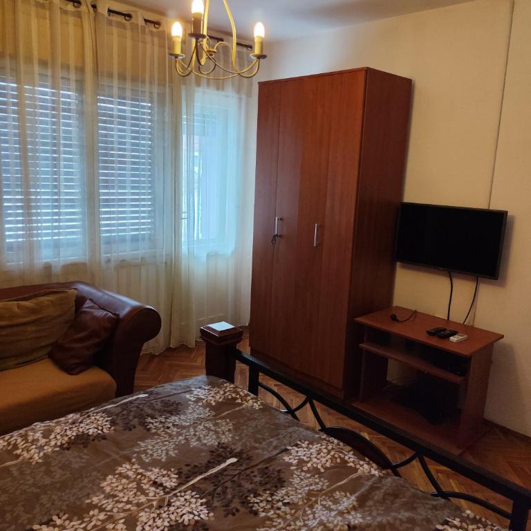 Sweet Dream Rooms - Three-Bedroom Apartment - 3