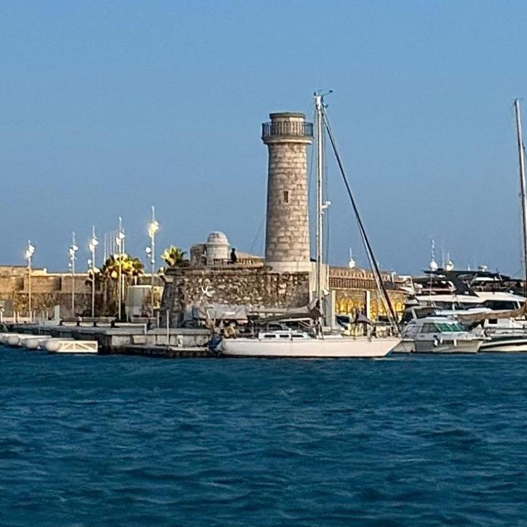 Old Town Antibes Apartment with AC 320m from Beach - Appartement Supérieur - 68