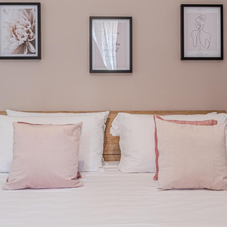 Cozy Scacciapensieri - Two-Bedroom Apartment - 12