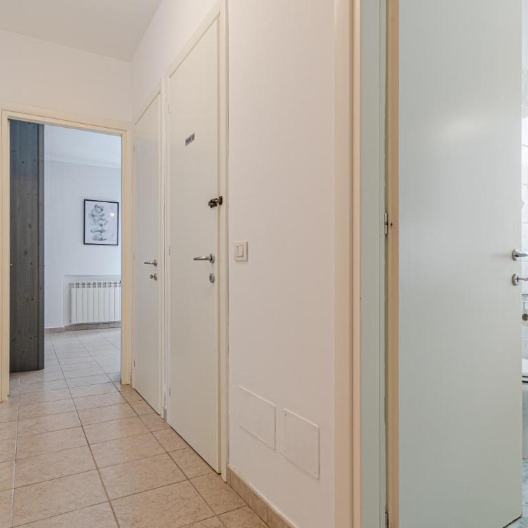 Cozy Scacciapensieri - Two-Bedroom Apartment - 22