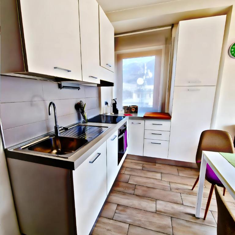 PASSENGERS STOP - ONE MINUTE TRAINS STATIONS - Tirano center - Apartamento Superior de 1 dormitorio con balcón - 10