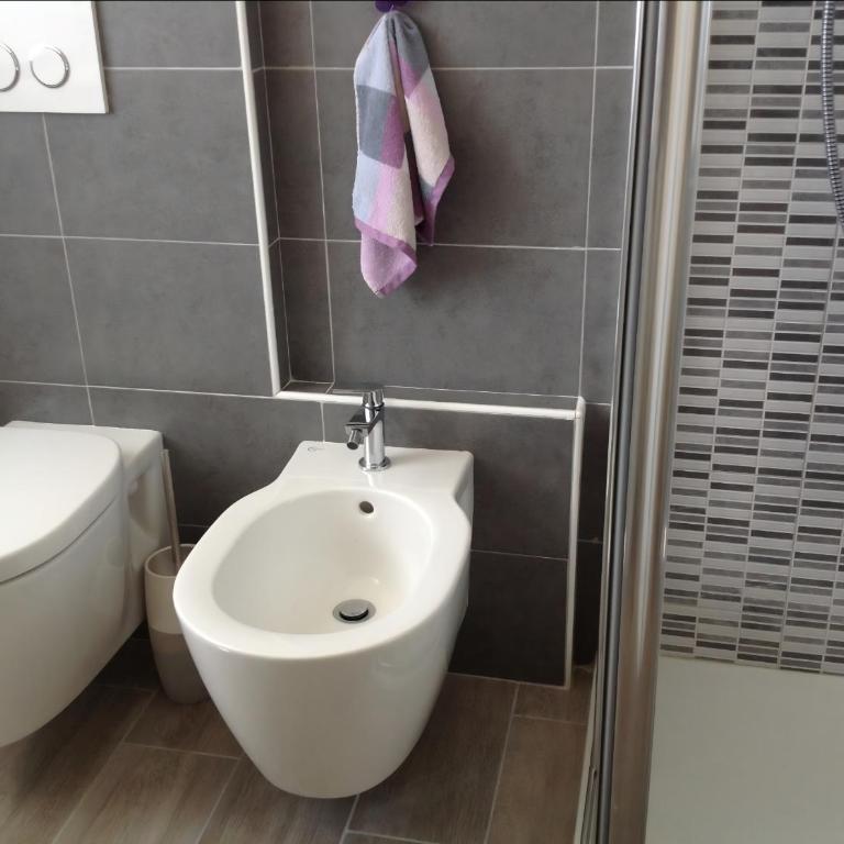 PASSENGERS STOP - ONE MINUTE TRAINS STATIONS - Tirano center - Apartamento Superior de 1 dormitorio con balcón - 13