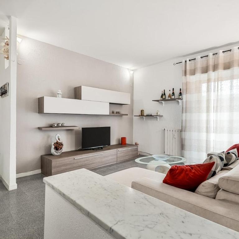 Souvenir Apartment - One-Bedroom Apartment - 2