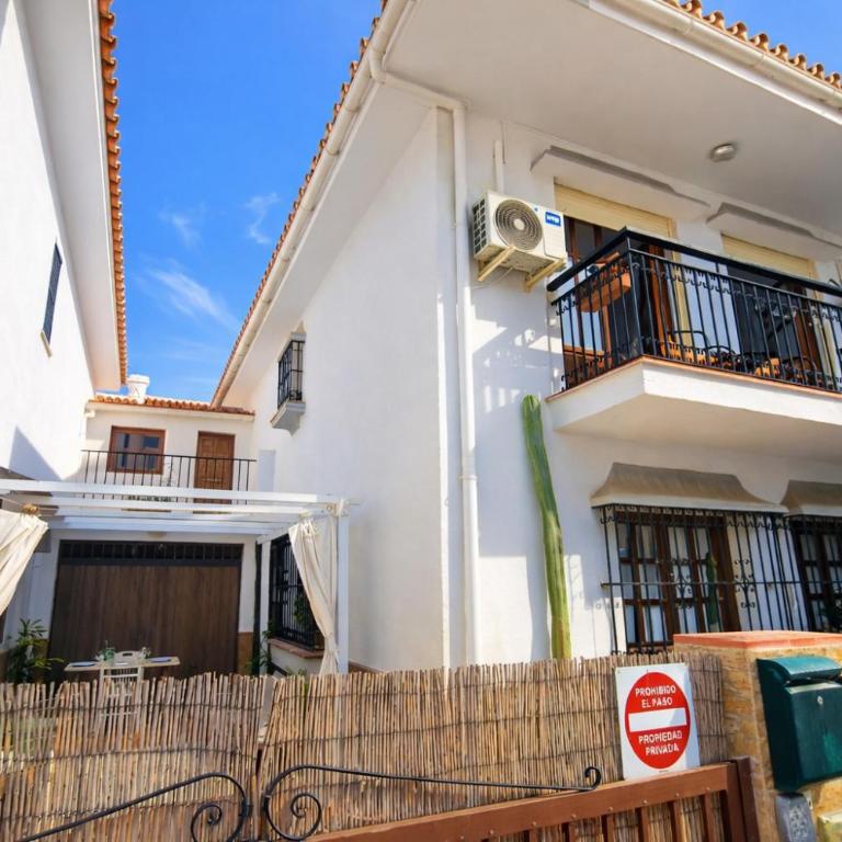 Casa Sol y Mar Torrox Costa, 3-Bedroom Holiday Home, 250m from Beach - Casa Vacacional de 3 dormitorios - 2