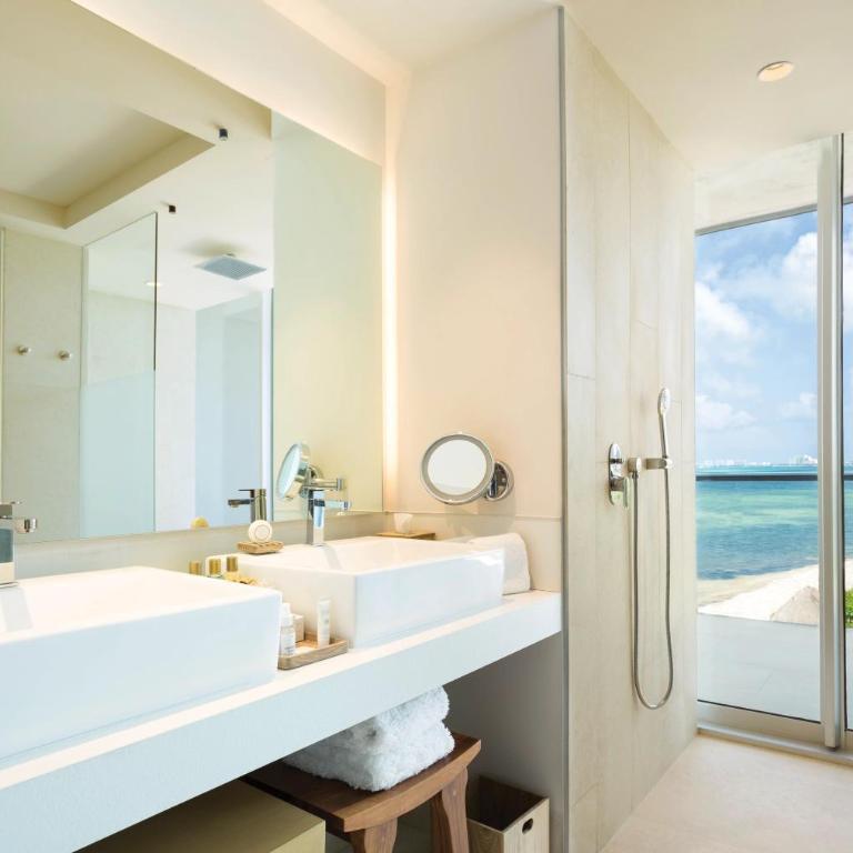 Dreams Vista Cancun Golf & Spa Resort - All Inclusive - Preferred Club Master Family Suite Ocean View - 1
