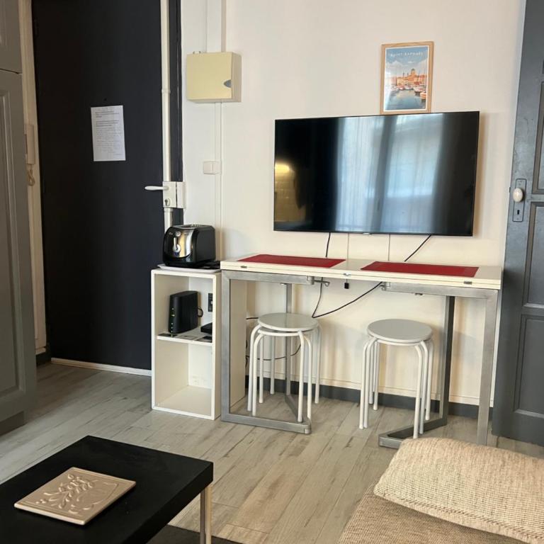F2 climatisé centre St Raphaël plages 900 m et gare - One-Bedroom Apartment - 4