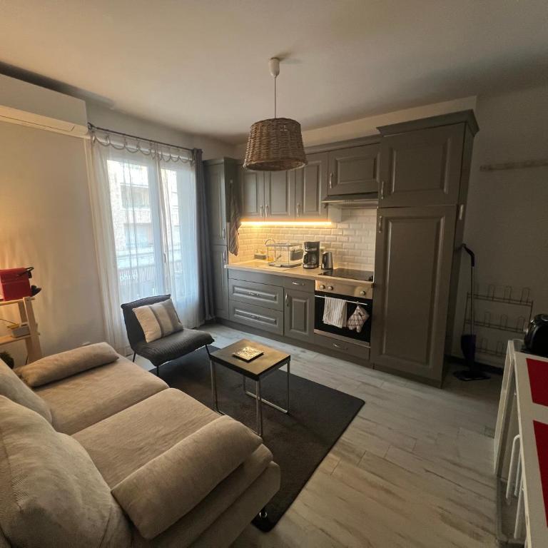 F2 climatisé centre St Raphaël plages 900 m et gare - One-Bedroom Apartment - 1