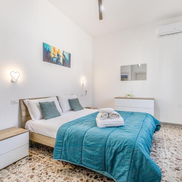 THAT'S LOVE Fiumicino airport Jazz-8min airport-100mt historic center - Double Room with Private Bathroom - 1