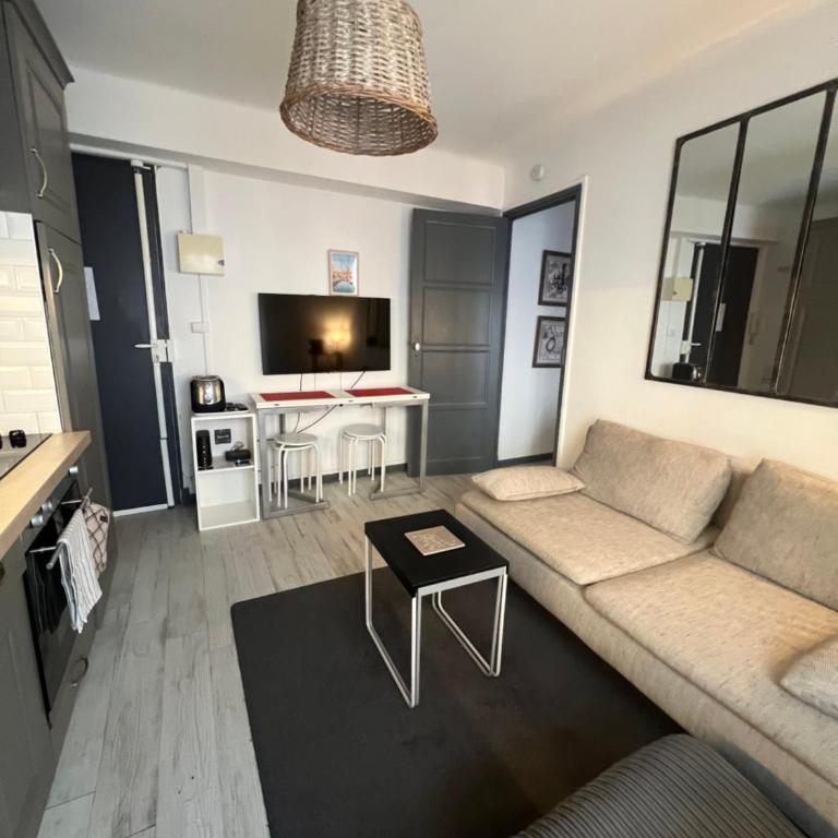 F2 climatisé centre St Raphaël plages 900 m et gare - One-Bedroom Apartment - 5