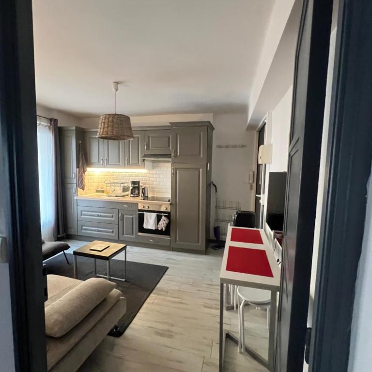 F2 climatisé centre St Raphaël plages 900 m et gare - One-Bedroom Apartment - 2