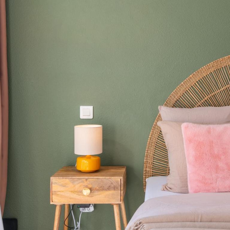 Studio cosy 2-3 pers, balcon, parking privé, clim, WiFi - 15 min sanctuaire - Studio mit Balkon - 7