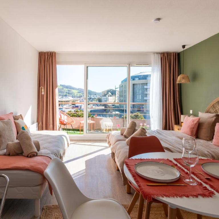 Studio cosy 2-3 pers, balcon, parking privé, clim, WiFi - 15 min sanctuaire - Studio mit Balkon - 26