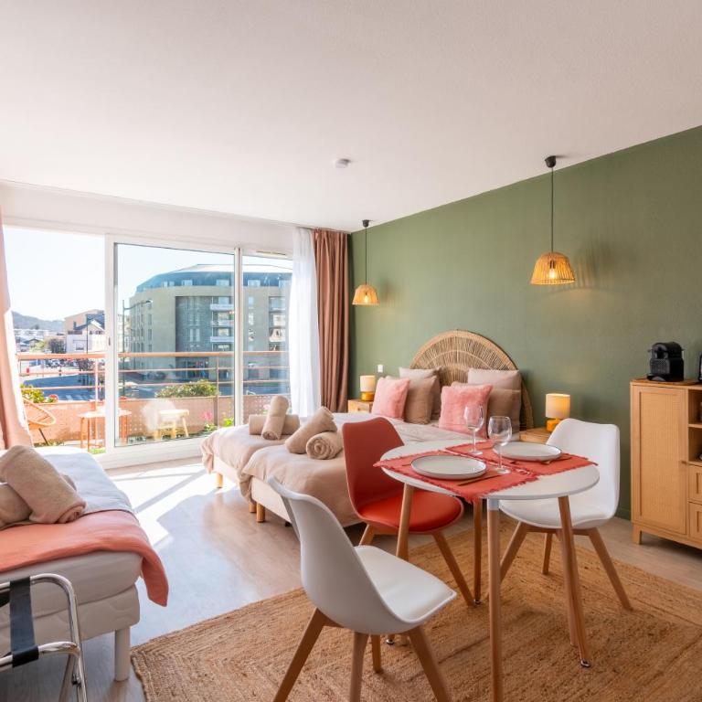 Studio cosy 2-3 pers, balcon, parking privé, clim, WiFi - 15 min sanctuaire - Studio mit Balkon - 24