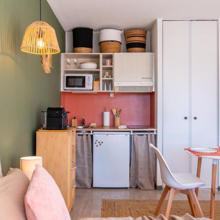 Studio cosy 2-3 pers, balcon, parking privé, clim, WiFi - 15 min sanctuaire - Studio mit Balkon - 2