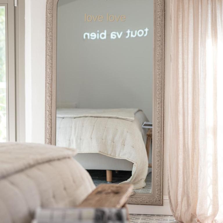 La Bâtisse en Blanc - Chambre Double ou Lits Jumeaux Deluxe – Vue sur Jardin - 11
