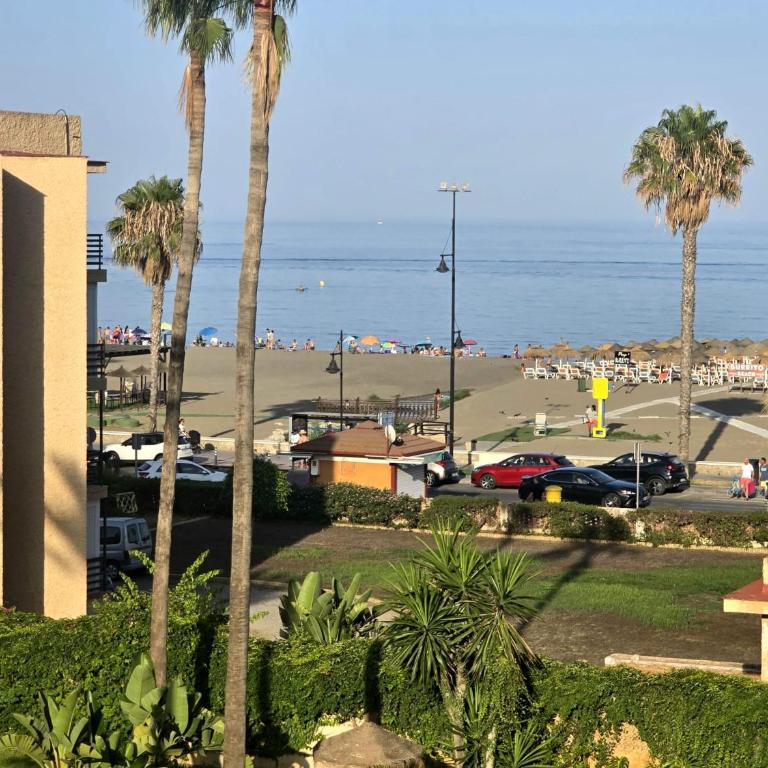 Apartamento Playamar con vistas al mar y piscina a 50 metros del Paseo Marítimo - Apartamento de 2 dormitorios - 9