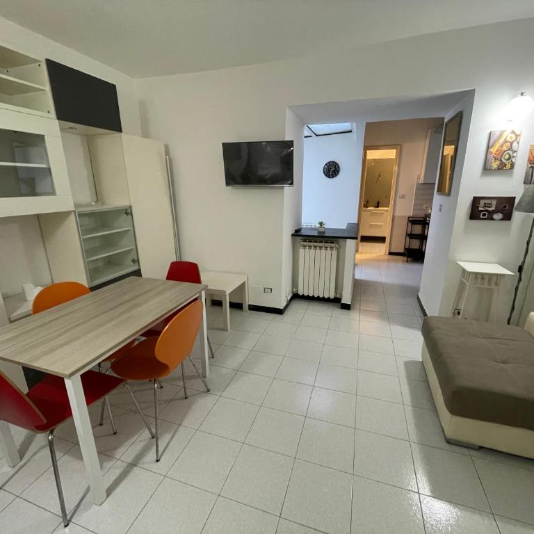 Center in the city Genova - One-Bedroom Apartment - 10