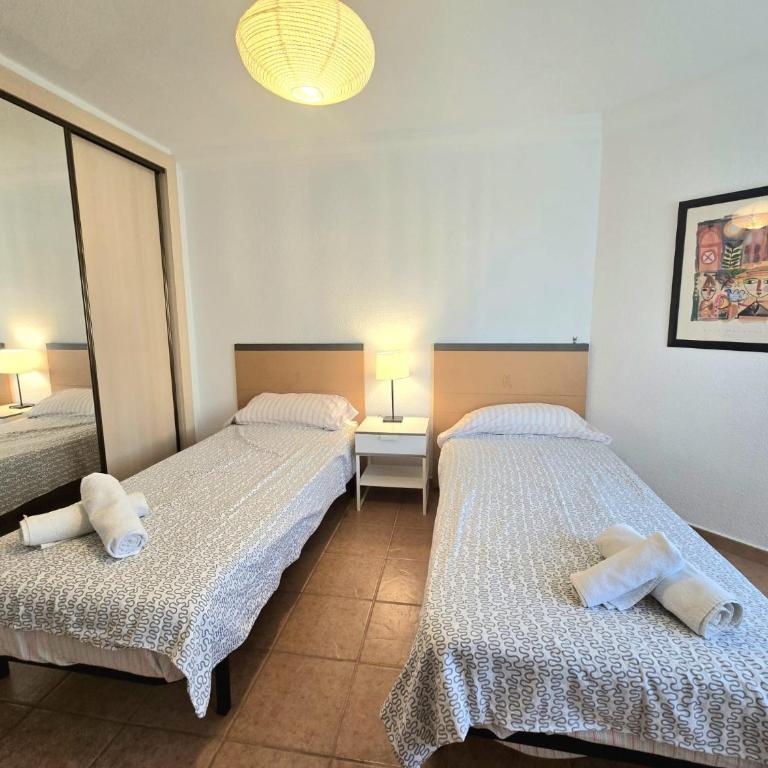 Apartamento Playamar con vistas al mar y piscina a 50 metros del Paseo Marítimo - Apartamento de 2 dormitorios - 18