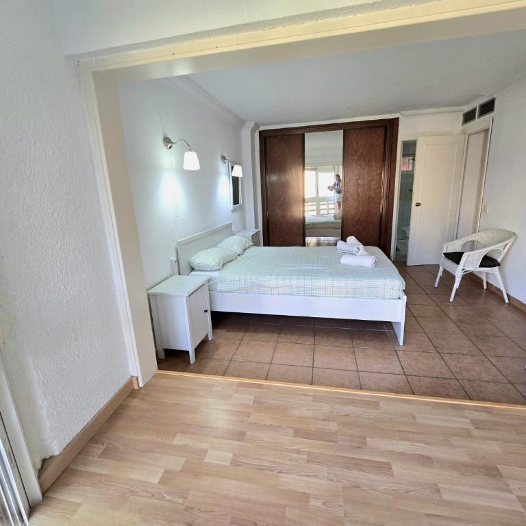 Apartamento Playamar con vistas al mar y piscina a 50 metros del Paseo Marítimo - Apartamento de 2 dormitorios - 20