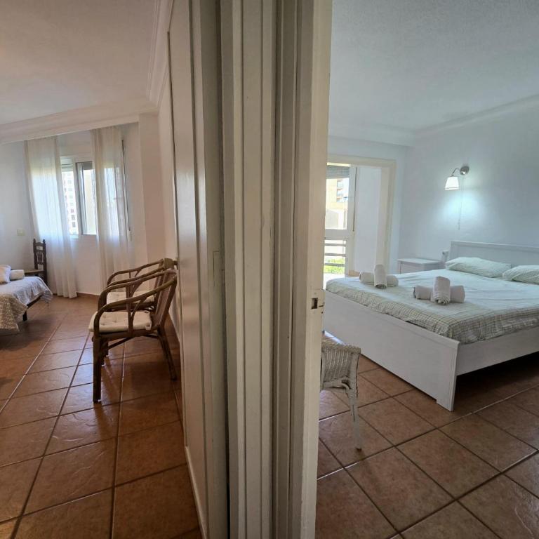 Apartamento Playamar con vistas al mar y piscina a 50 metros del Paseo Marítimo - Apartamento de 2 dormitorios - 29