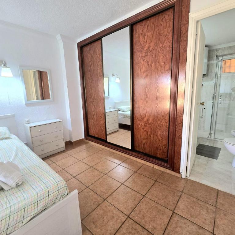 Apartamento Playamar con vistas al mar y piscina a 50 metros del Paseo Marítimo - Apartamento de 2 dormitorios - 24