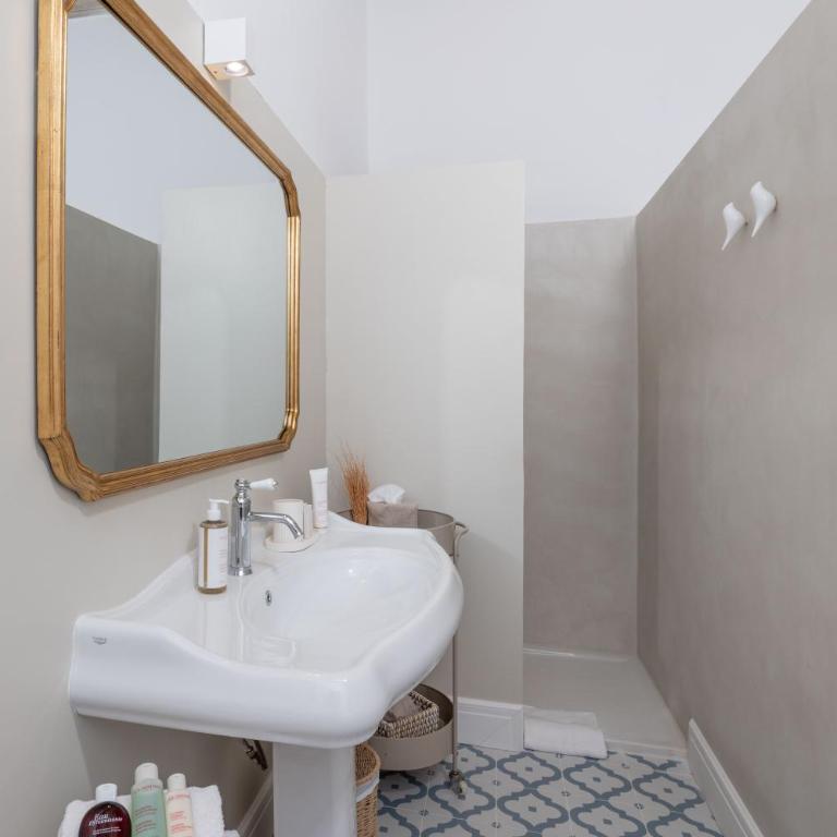 La Bâtisse en Blanc - Suite Junior - Vue sur Jardin - 9