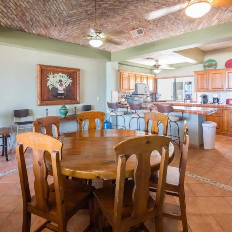 Spacious Beachfront Condo Las Palmas II 11A - Apartamento - 7