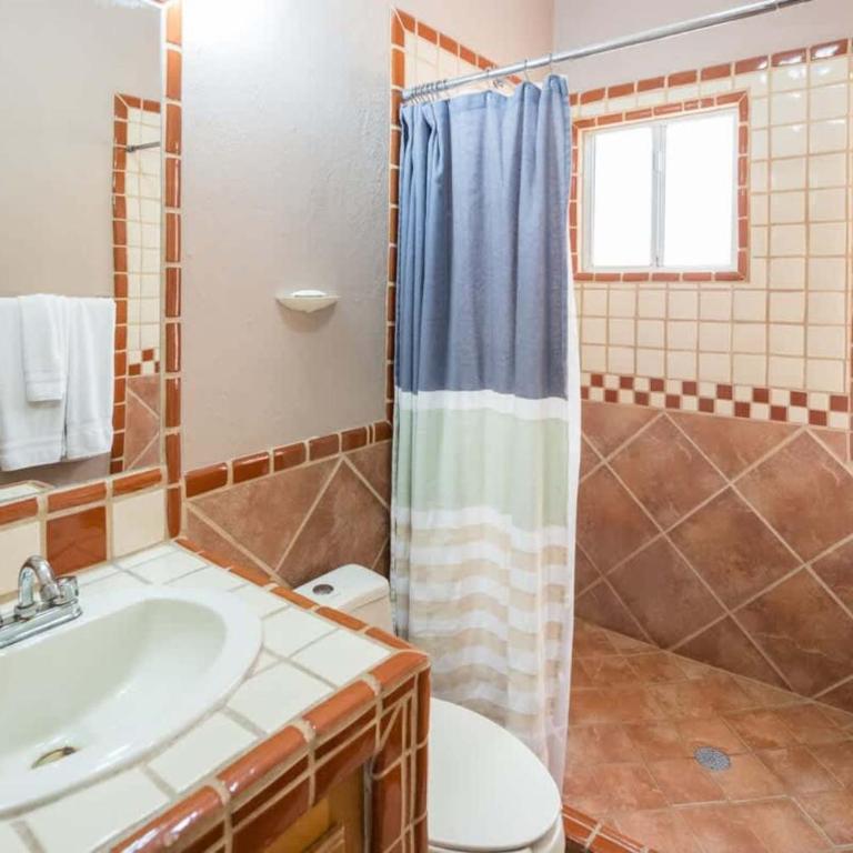 Spacious Beachfront Condo Las Palmas II 11A - Apartamento - 34