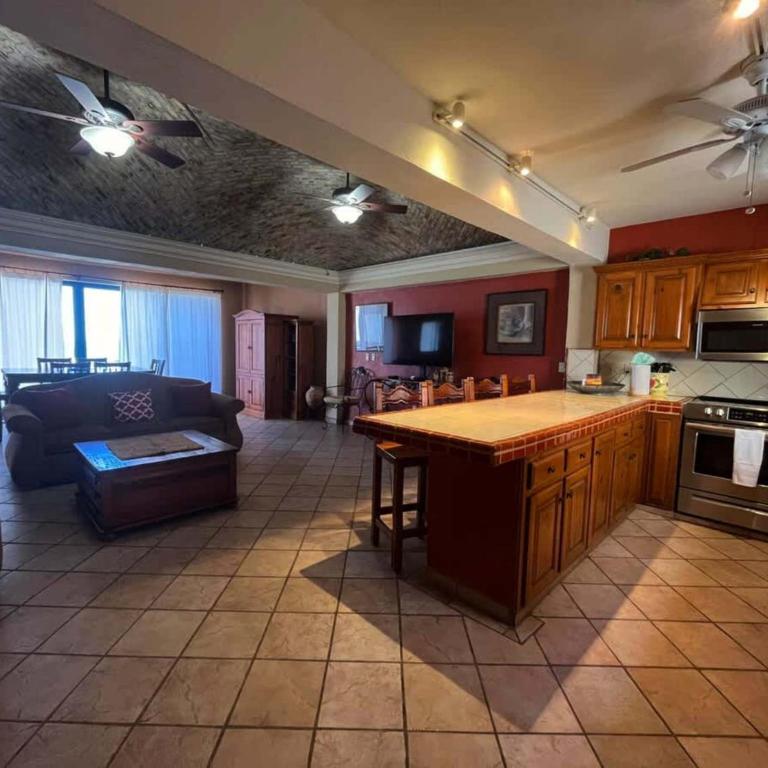 Comfortable Beachfront Condo Las Palmas II 11 B - Apartamento - 25