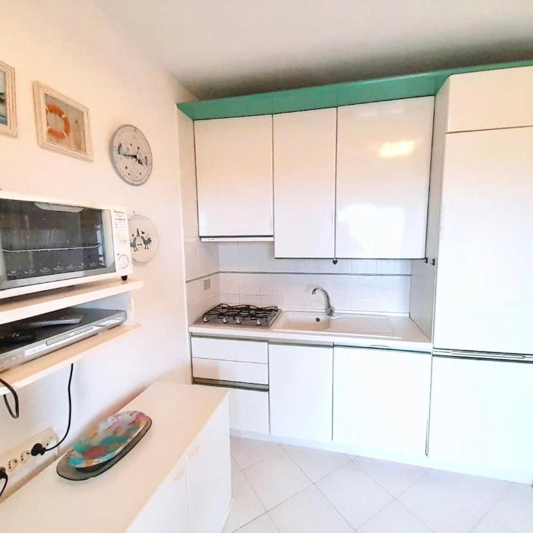 Panoramic apartment 6 beds In Marinella with veranda SEA VIEW - Two-Bedroom Apartment with Sea View - 15