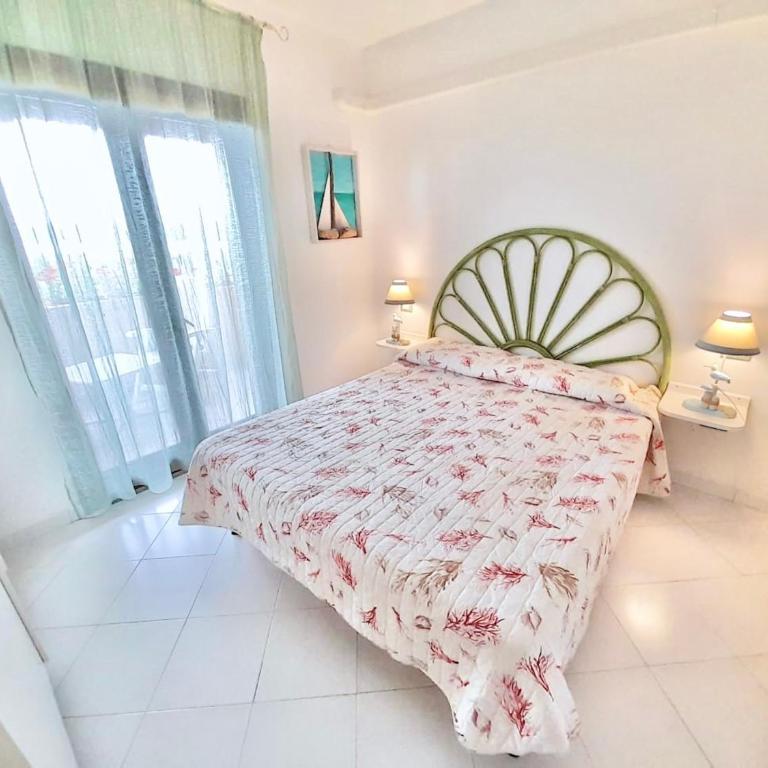 Panoramic apartment 6 beds In Marinella with veranda SEA VIEW - Two-Bedroom Apartment with Sea View - 17