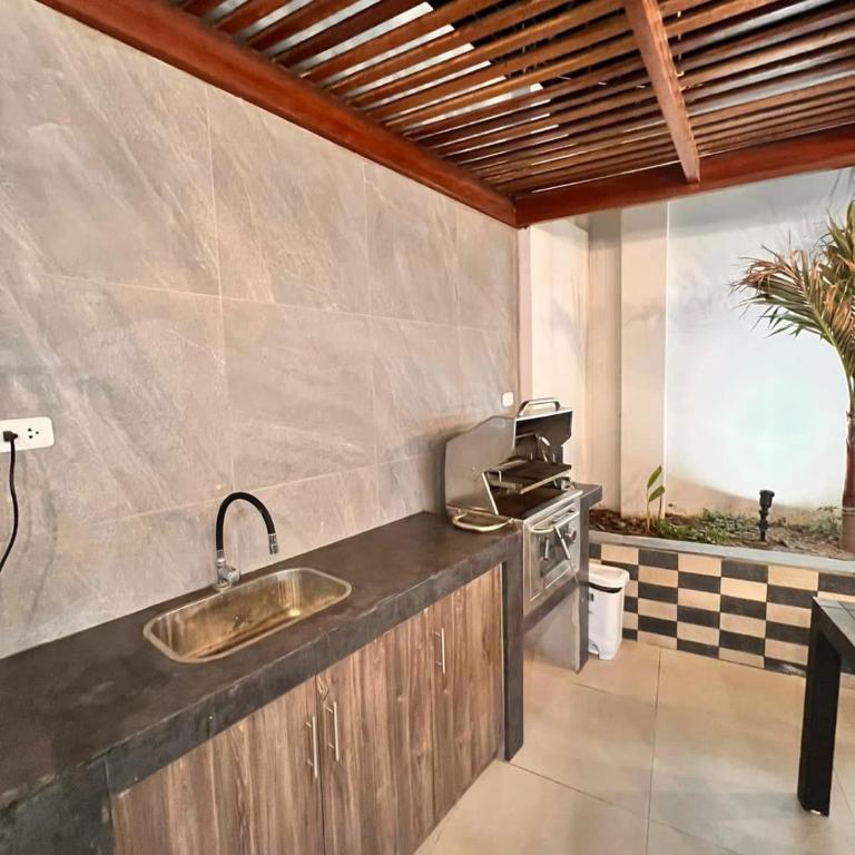 house with pool, grill, bar and garden - Villa - 17