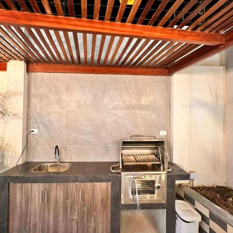 house with pool, grill, bar and garden - Villa - 26