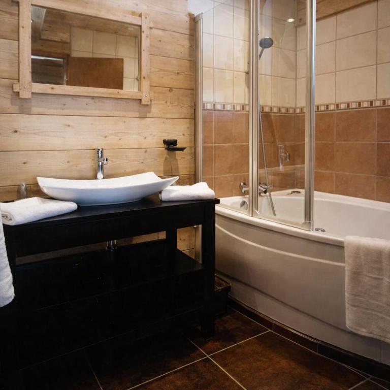 Hôtel Chalet Alpage - Chambre Triple – Vue sur Montagne - 5