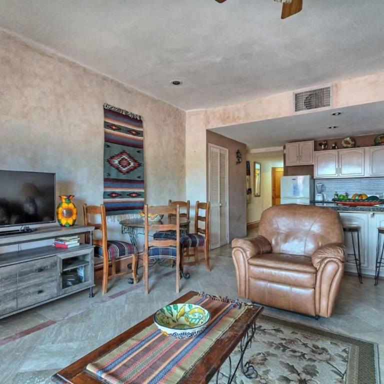 Unique Colorful Condo on 3rd Floor Pinacate 321 - Apartamento - 1