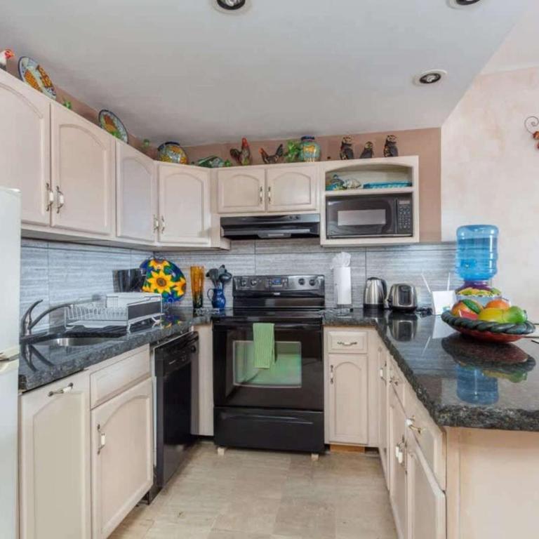 Unique Colorful Condo on 3rd Floor Pinacate 321 - Apartamento - 4