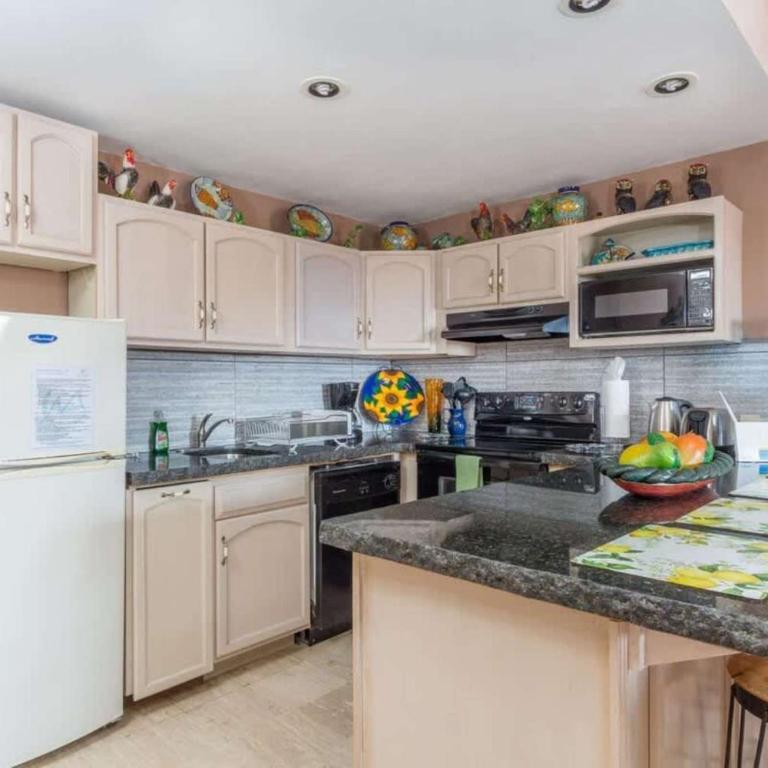 Unique Colorful Condo on 3rd Floor Pinacate 321 - Apartamento - 5